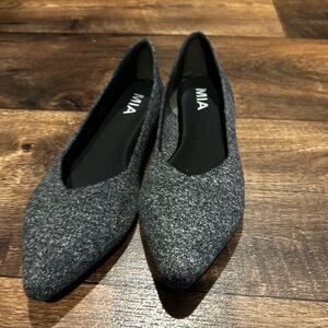 MIA Women's Gray Flats
